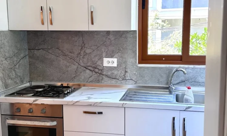 Tirane, jepet me qera apartament 1+1 Kati 1, 40 m² 450 € (Zogu I Zi)