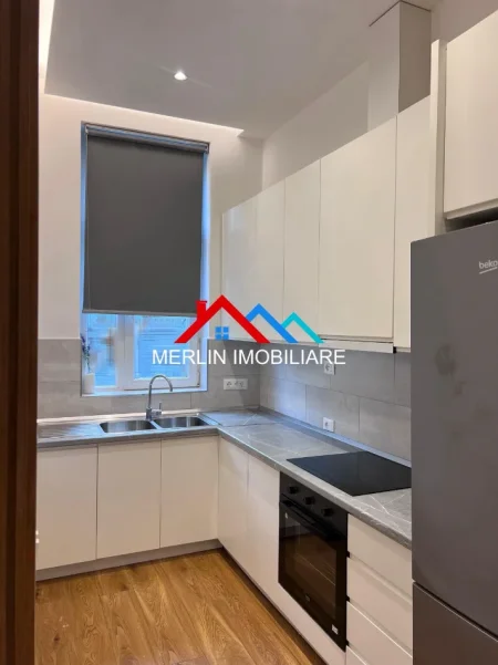 Tirane, jepet me qera apartament 2+1+Ballkon Kati 2, 89 m² 855 € (RRUGA E DURRESIT)