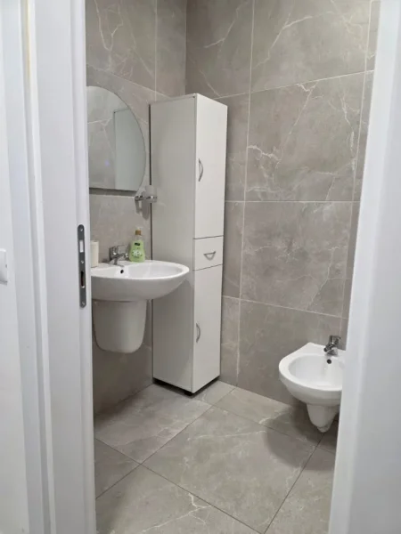 Tirane, jepet me qera apartament 1+1 Kati 4, 60 m² 550 € (Rruga Dritan Hoxha)