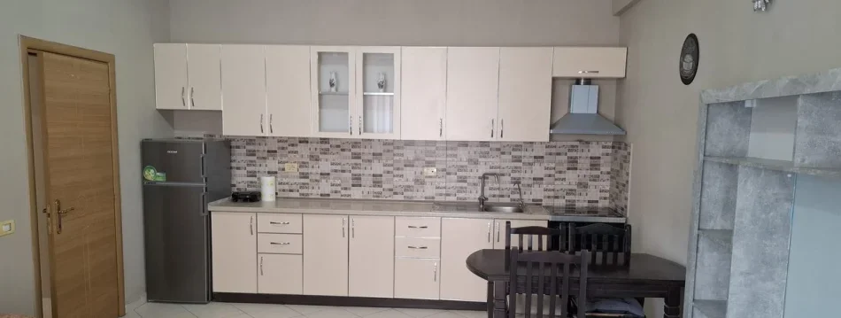 Tirane, jepet me qera apartament 2+1 Kati 3, 106 m² 500 € (Astir)