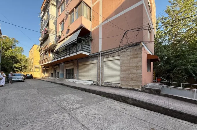 Tirane, shitet ambjent biznesi Kati 1, 165.240 € (Ali Demi)
