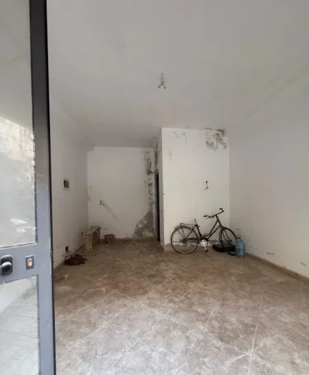 Tirane, shitet ambjent biznesi Kati 1, 165.240 € (Ali Demi)
