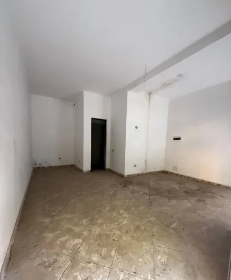 Tirane, shitet ambjent biznesi Kati 1, 165.240 € (Ali Demi)