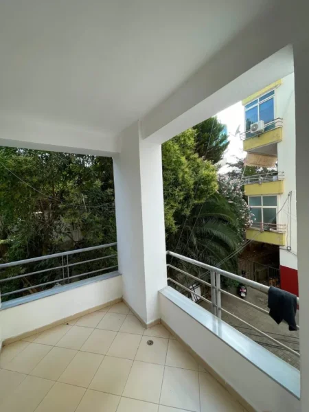 Tirane, jepet me qera apartament 2+1 Kati 2, 90 m² 500 € (Fusha Ali Demi)