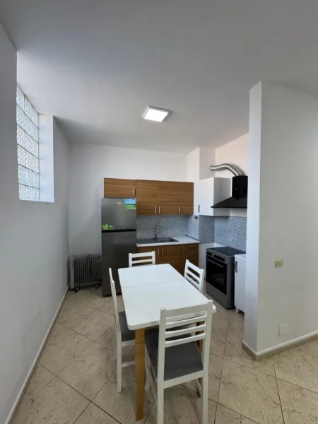 Tirane, jepet me qera apartament 1+1 Kati 3, 65 m² 550 € (Rruga e Elbasanit)