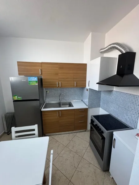 Tirane, jepet me qera apartament 1+1 Kati 3, 65 m² 550 € (Rruga e Elbasanit)