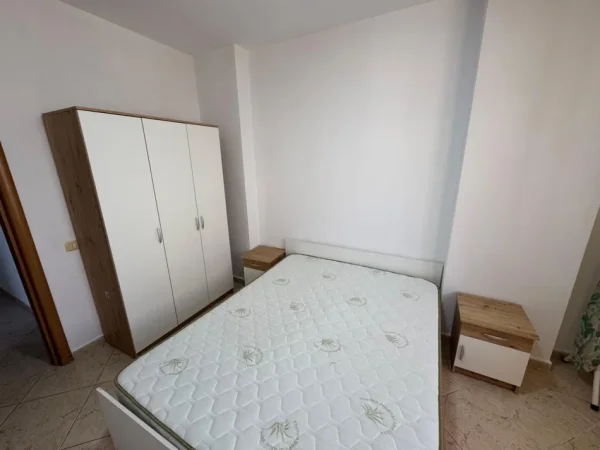 Tirane, jepet me qera apartament 1+1 Kati 3, 65 m² 550 € (Rruga e Elbasanit)