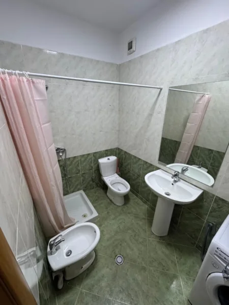 Tirane, jepet me qera apartament 1+1 Kati 3, 65 m² 550 € (Rruga e Elbasanit)