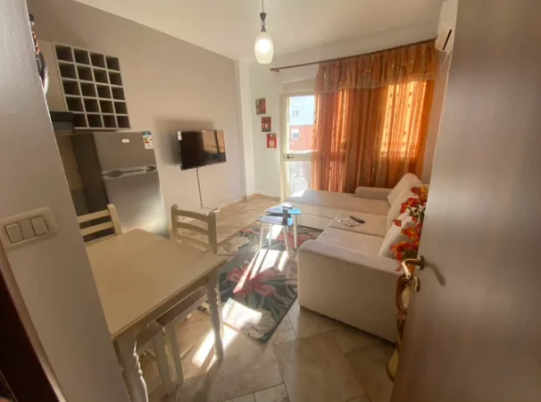 Tirane, jepet me qera apartament 1+1 Kati 2, 65 m² 600 € (Prane Kristal Center)