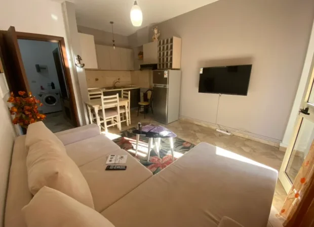 Tirane, jepet me qera apartament 1+1 Kati 2, 65 m² 600 € (Prane Kristal Center)