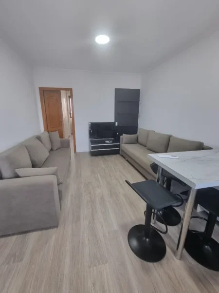 Tirane, jepet me qera apartament 1+1+Ballkon Kati 5, 350 € 
