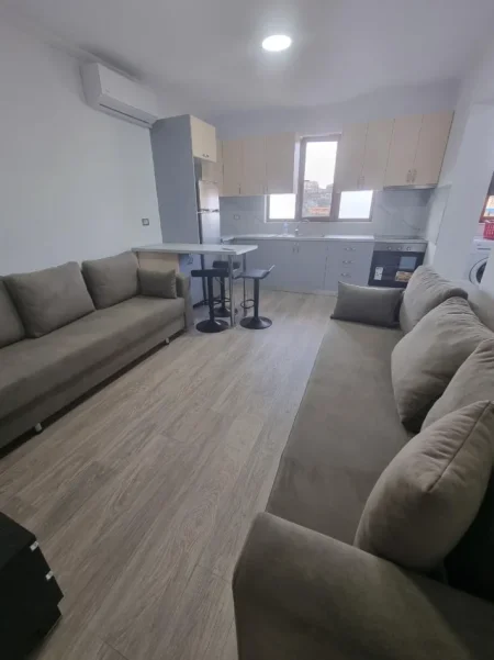 Tirane, jepet me qera apartament 1+1+Ballkon Kati 5, 350 € 