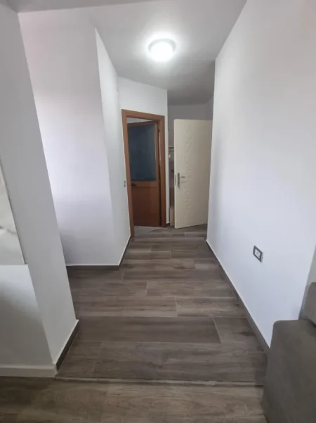 Tirane, jepet me qera apartament 1+1+Ballkon Kati 5, 350 € 