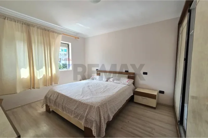 Tirane, jepet me qera apartament 1+1 , 