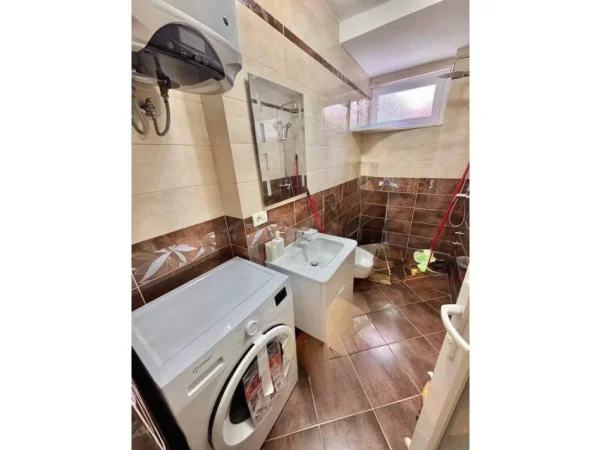 Tirane, jepet me qera apartament 2+1 Kati 2, 72 m² 750 € (Prane Sheshi Willson)