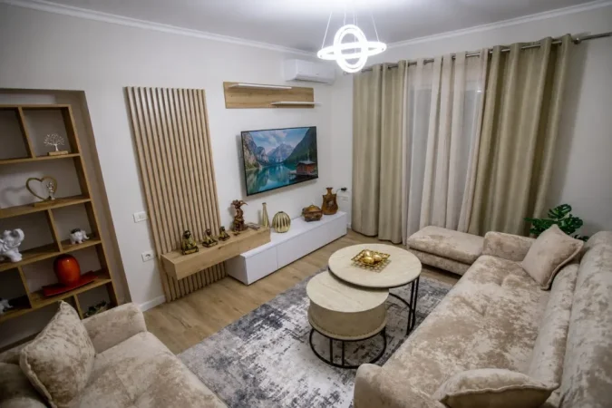 Tirane, jepet me qera apartament 1+1 Kati 2, 70 m² 500 € (Xhamlliku)
