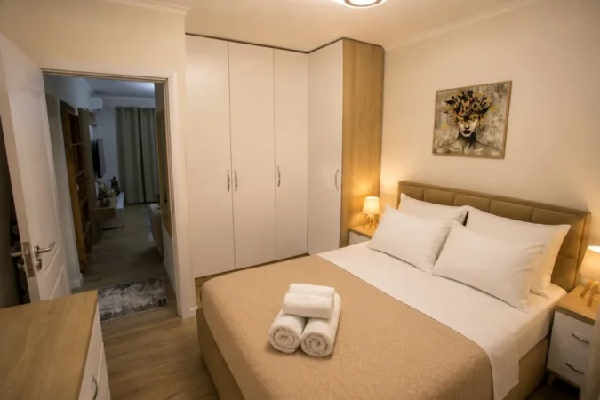 Tirane, jepet me qera apartament 1+1 Kati 2, 70 m² 500 € (Xhamlliku)