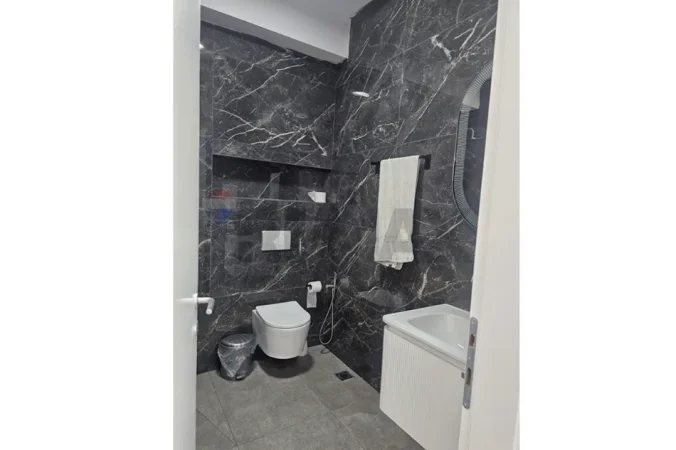 Tirane, jepet me qera apartament 2+1 , 