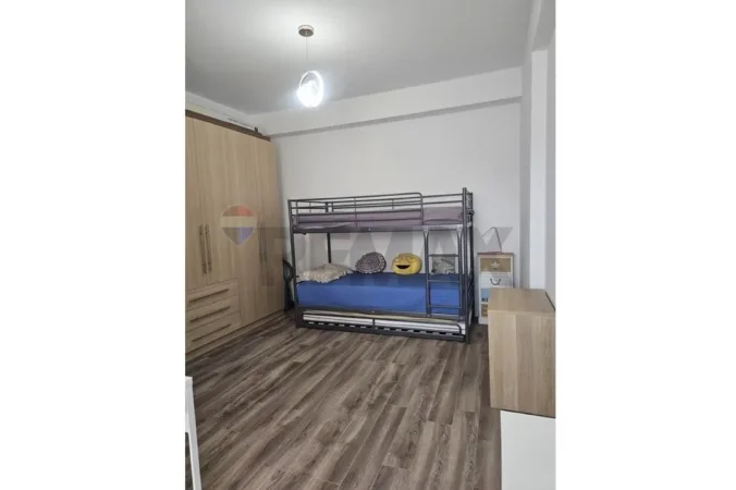 Tirane, jepet me qera apartament 2+1 , 