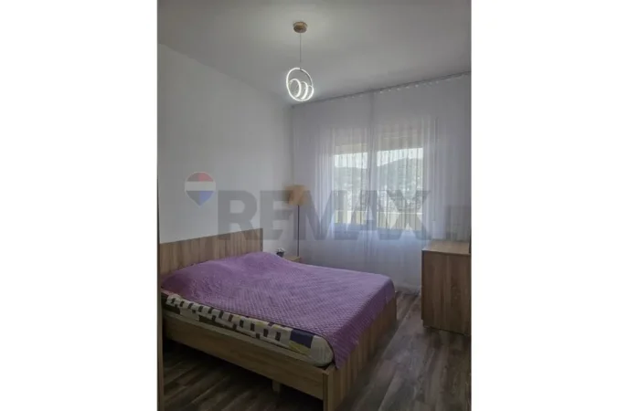 Tirane, jepet me qera apartament 2+1 , 