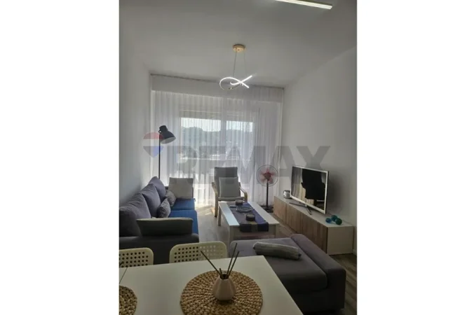 Tirane, jepet me qera apartament 2+1 , 