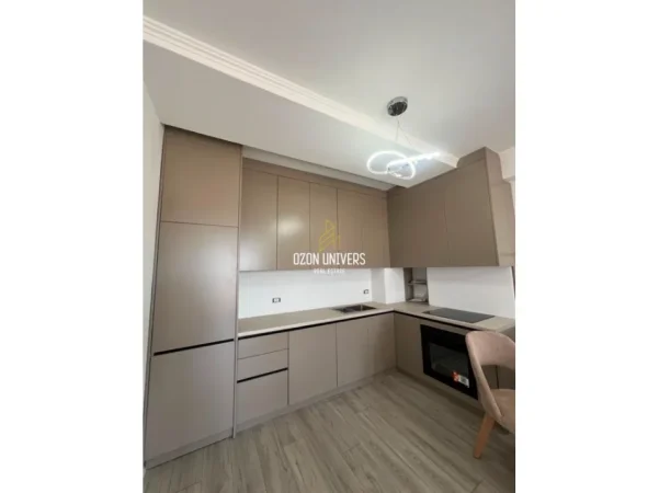 Tirane, jepet me qera apartament 1+1+Ballkon Kati 8, 80 m² 50,000 ALL/muaj (Urban Gate Residence, Astir)