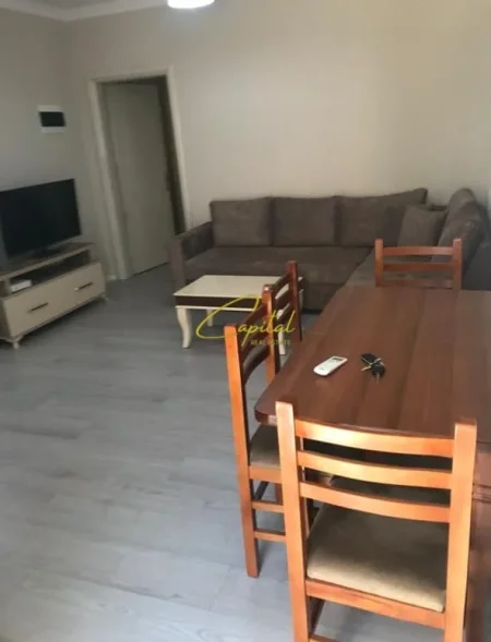 Tirane, jepet me qera apartament 1+1 Kati 1, 70 m² 400 € (ALI DEMI)
