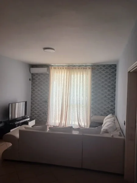 Tirane, jepet me qera apartament 1+1 , 67 m² 390 € (rruga e dajtit)