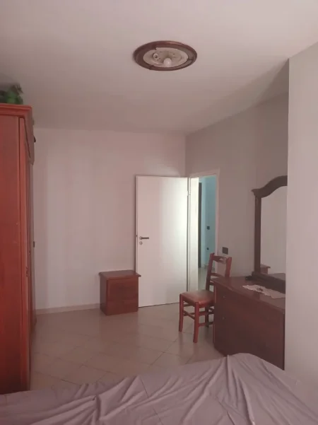 Tirane, jepet me qera apartament 1+1 , 67 m² 390 € (rruga e dajtit)