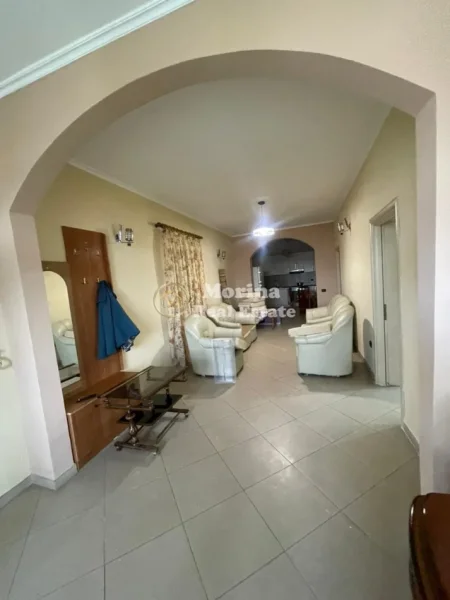 Tirane, jepet me qera apartament 2+1 Kati 4, 100 m² 500 € (Selitë)