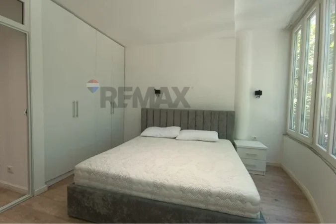 Tirane, jepet me qera apartament 2+1 Kati 3, 