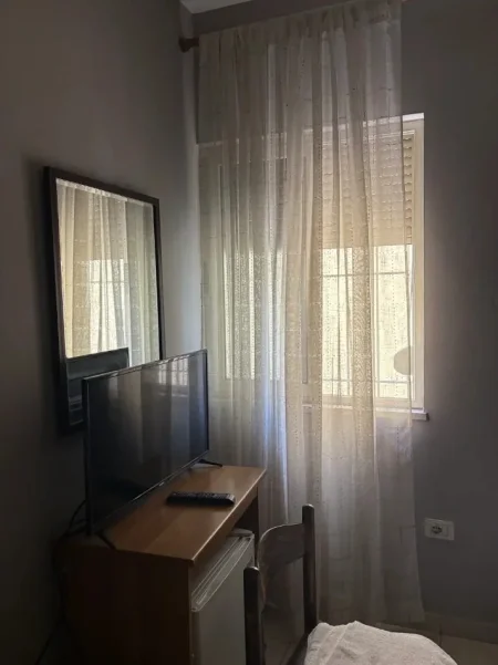 Tirane, jepet me qera apartament Studio Kati 1, 30 m² 300 € (Selvia)