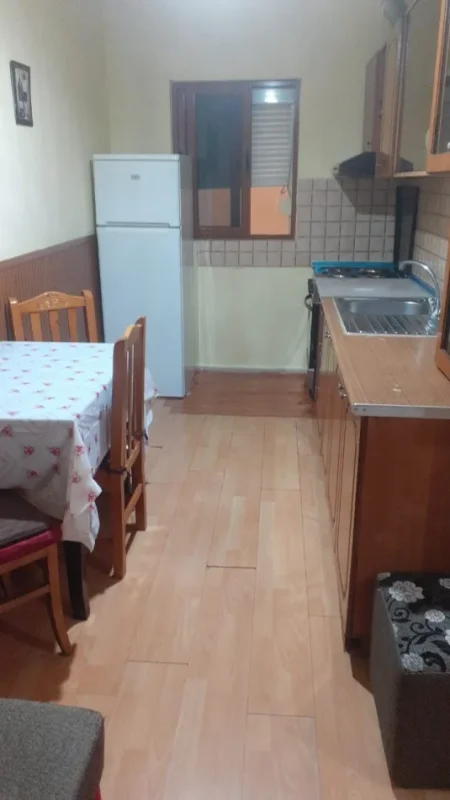 Tirane, jepet me qera apartament 2+1 Kati 3, 80 m² 500 € (Rruga Don Bosko)