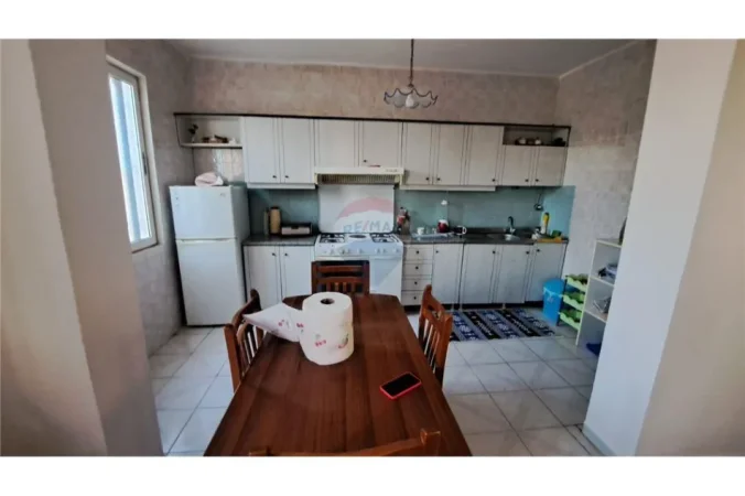 Vlore - Lungomare, shitet Vile Vile 2 Katshe Kati 2, 438 m² (Rruga Dhimitër Konomi, Vlore)