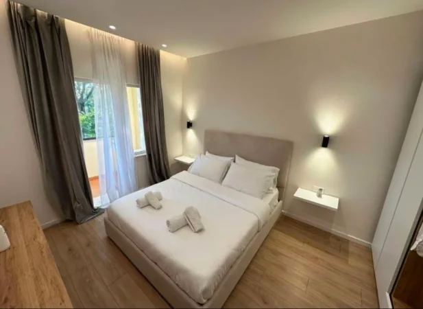 Tirane, jepet me qera apartament 2+1 , 85 m² 700 € (Ali Demi)