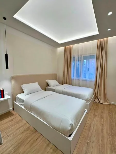 Tirane, jepet me qera apartament 2+1 , 85 m² 700 € (Ali Demi)