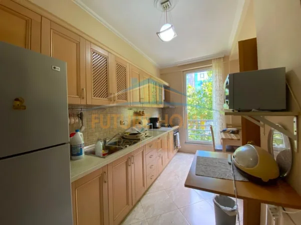Tirane, jepet me qera apartament 1+1+Ballkon Kati 4, 72 m² 500 € (LAPRAK)
