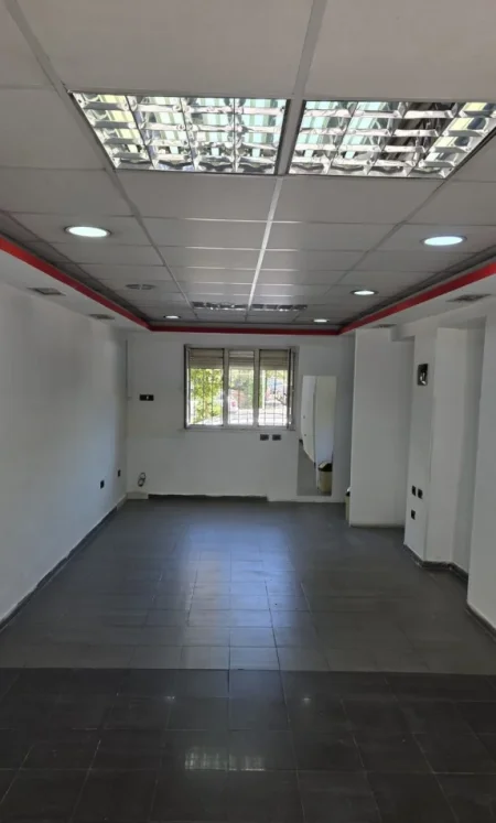 Tirane, shitet ambjent biznesi Kati 1, 40 m² 115.000 € (Shkolla e Bashkuar)