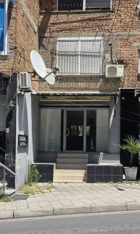 Tirane, shitet ambjent biznesi Kati 1, 40 m² 115.000 € (Shkolla e Bashkuar)