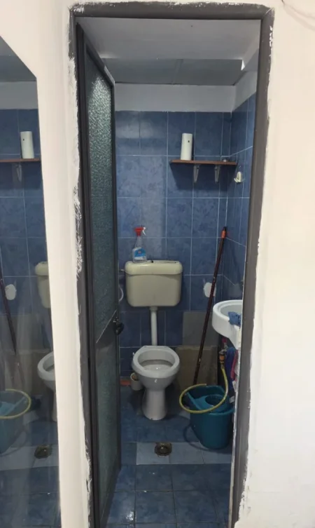 Tirane, shitet ambjent biznesi Kati 1, 40 m² 115.000 € (Shkolla e Bashkuar)