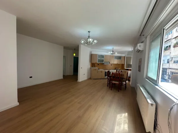 Tirane, jepet me qera zyre , 120 m² 900 € (TEK GARDA)