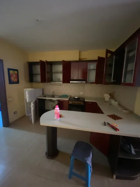 Tirane, jepet me qera apartament 1+1 Kati 1, 73 m² 400 € (Astir)