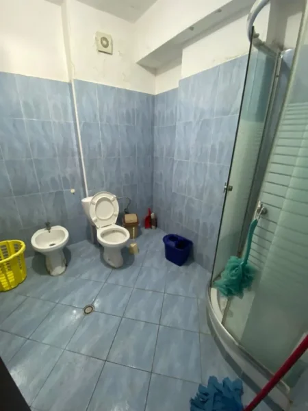 Tirane, jepet me qera apartament 1+1 Kati 1, 73 m² 400 € (Astir)