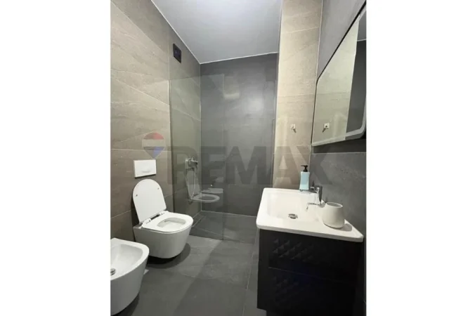 Tirane, jepet me qera apartament 2+1 , 
