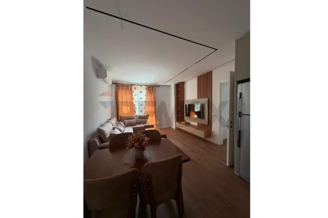 Tirane, jepet me qera apartament 2+1 , 