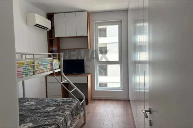 Tirane, jepet me qera apartament 2+1 , 