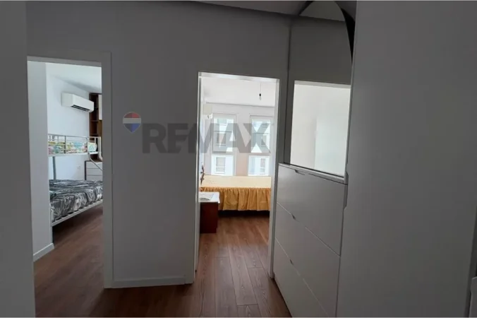 Tirane, jepet me qera apartament 2+1 , 