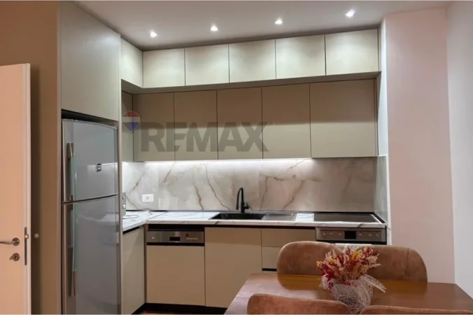 Tirane, jepet me qera apartament 2+1 , 