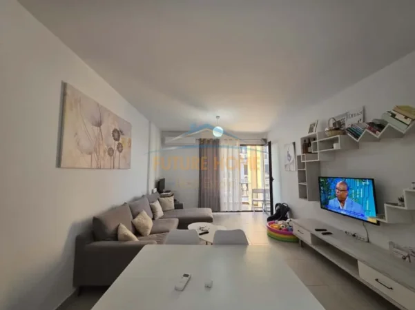 Tirane, jepet me qera apartament 2+1 Kati 5, 104 m² 800 € (KOMPLEKSI ASL)