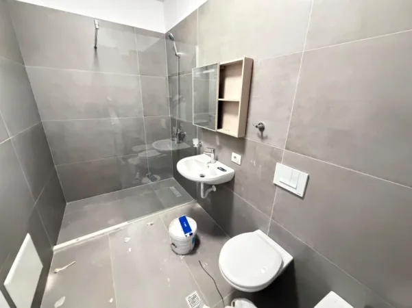 Tirane, jepet me qera apartament 2+1 Kati 7, 100 m² (KINOSTUDIO)
